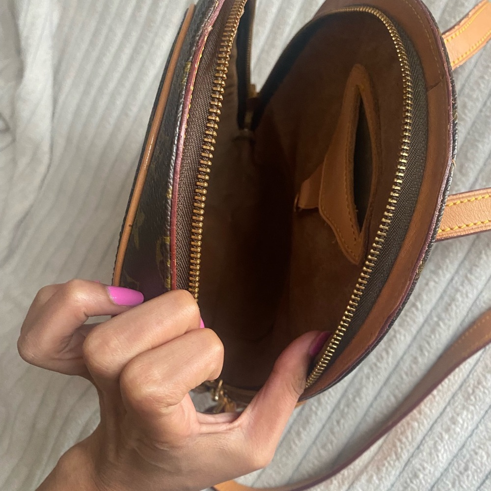 Authentic Louis Vuitton Backpack 🎒 - Picture 3 of 4